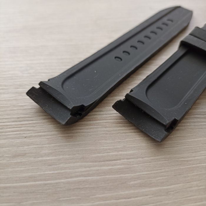 Силіконовий ремешок з полукругом для годинника 24мм чорний протектор