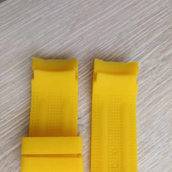 Силіконовий ремешок з полукругом для годинника 24мм жовтий