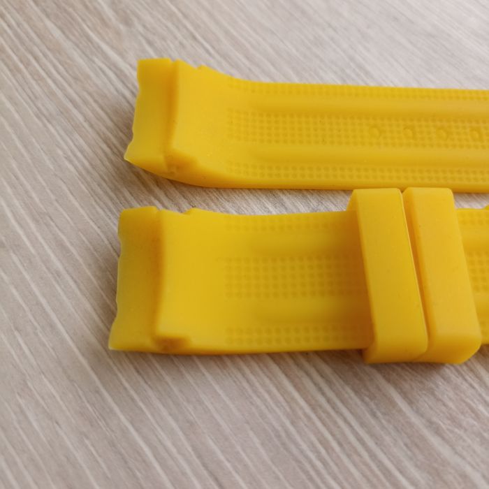 Силіконовий ремешок з полукругом для годинника 24мм жовтий