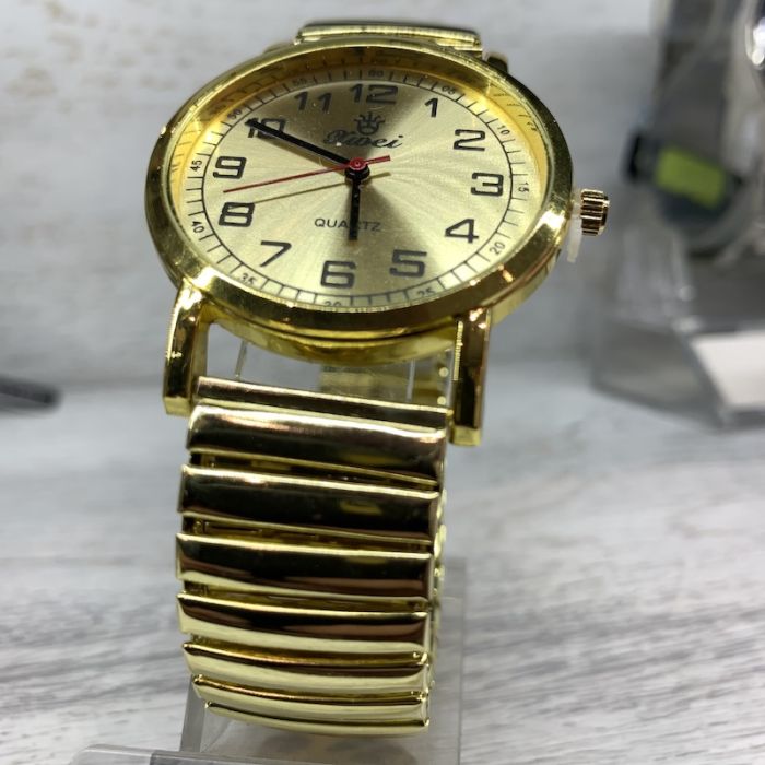 Годинник з цифрами золотий