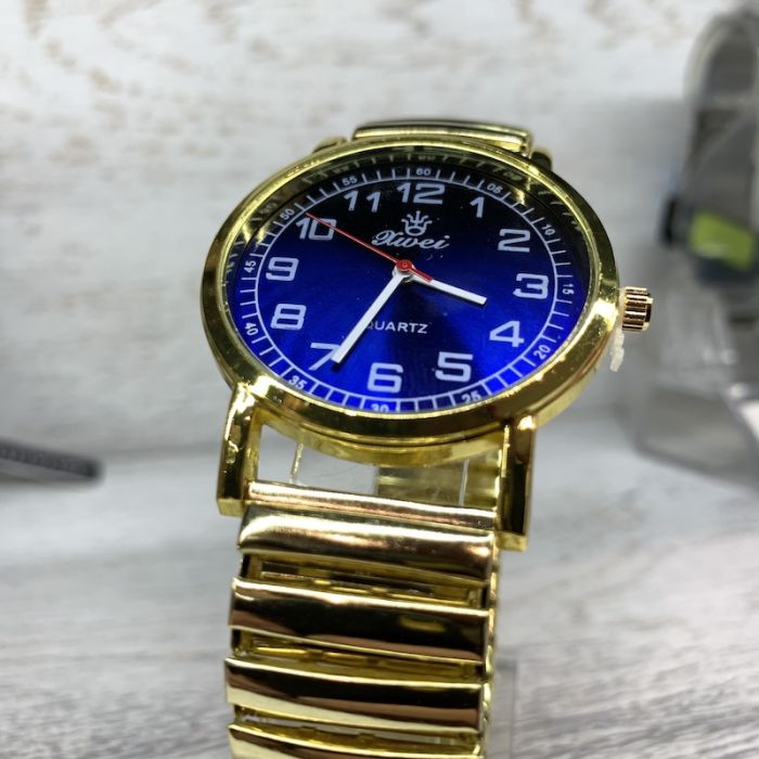 Годинник з цифрами золотий з синім