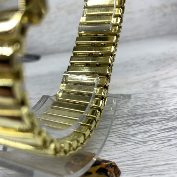 Годинник з цифрами золотий з синім