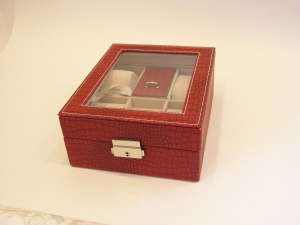 Шкатулка для годинника червона