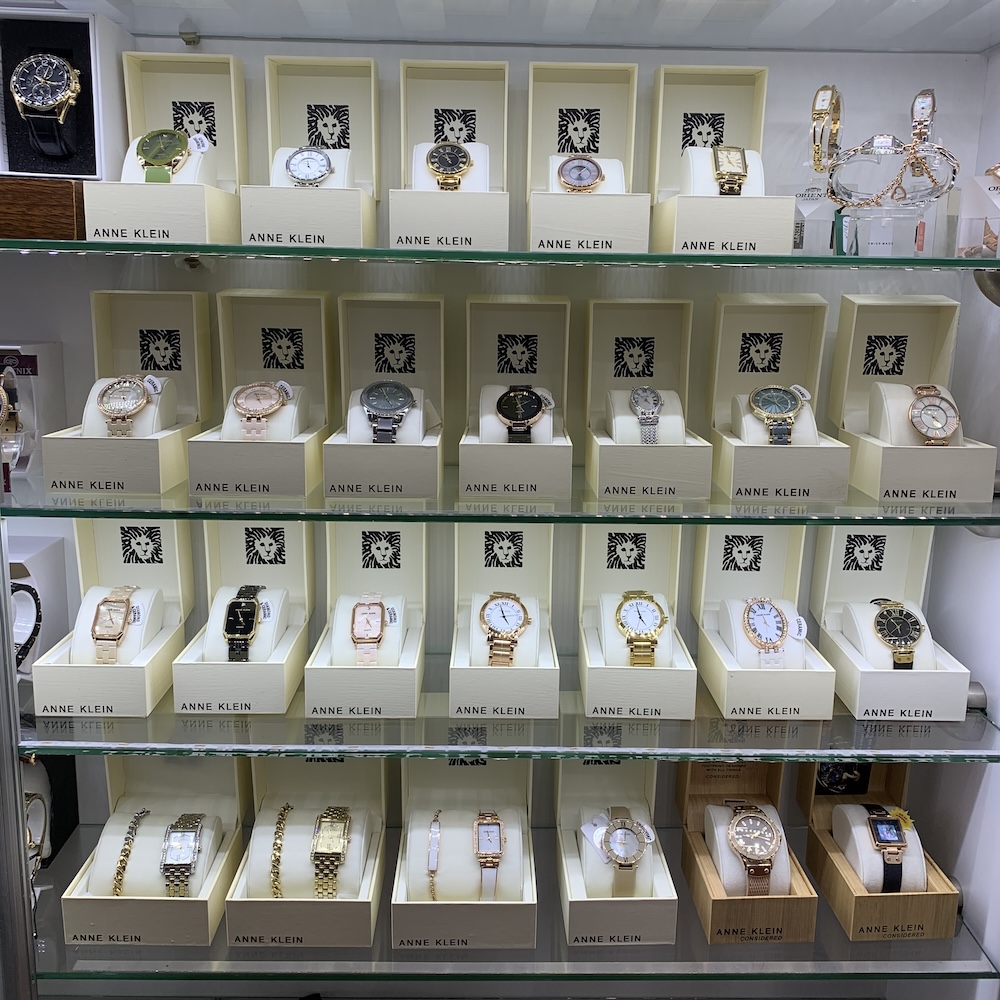 вітрина годинників Anne Klein - remen.od.ua