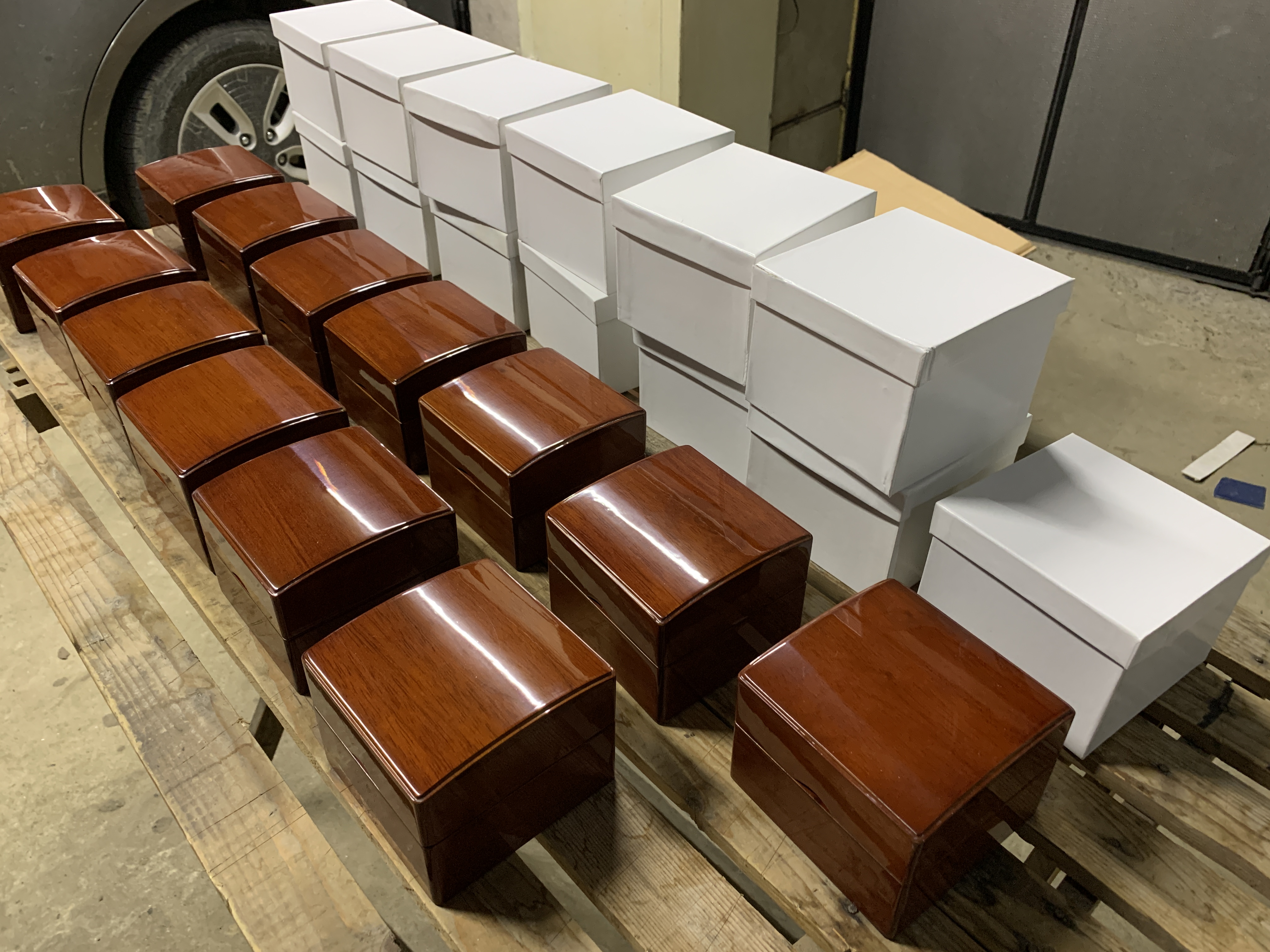 Коробки для часов деревянные лакированные